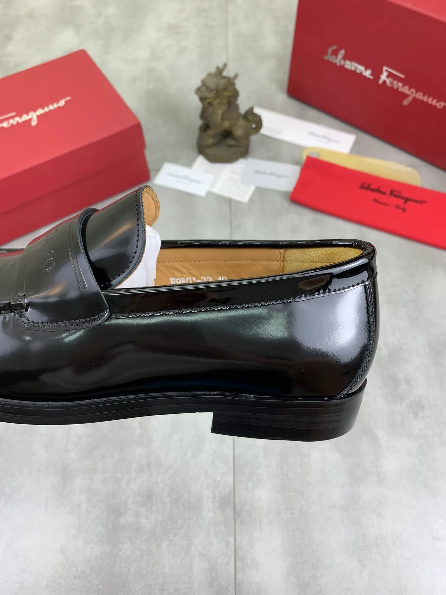 Men's Men's Shoes 💰P460💰[New Style] Water-dyed Niuli 🆘[Salvatore Ferragamo] Ferragamo's latest casual business leather shoes for men! Available at counters simultaneously! The fabric is made of specially imported original calfskin, the lining is made of imported water-dyed cowhide, and the original combination outsole is absolutely luxurious and leads the fashion trend. Matching code: 38-45; 2️⃣ colors available